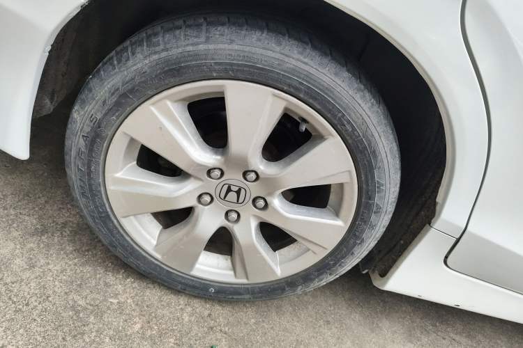 Used Honda Jade 2016 1.8L Automatic Comfort Elite Version 5 Seats Right Rear Wheel Hub