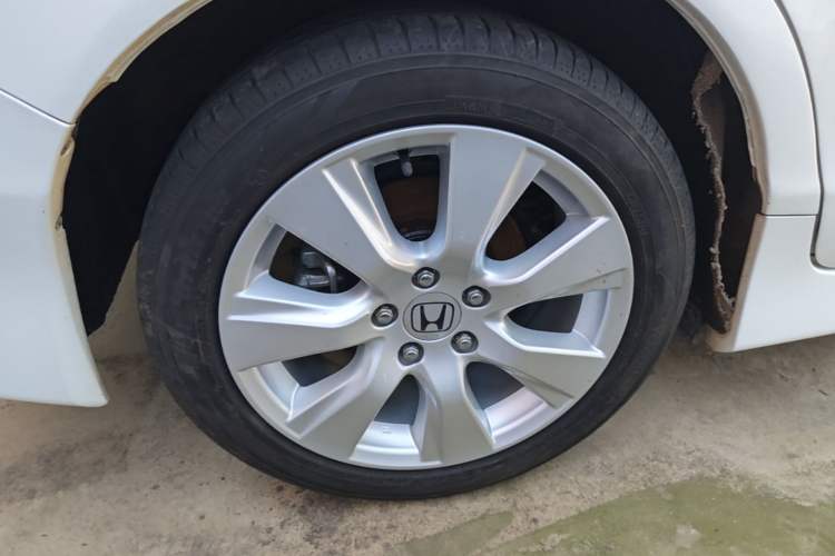 Used Honda Jade 2016 1.8L Automatic Comfort Elite Version 5 Seats Right Rear Wheel Hub