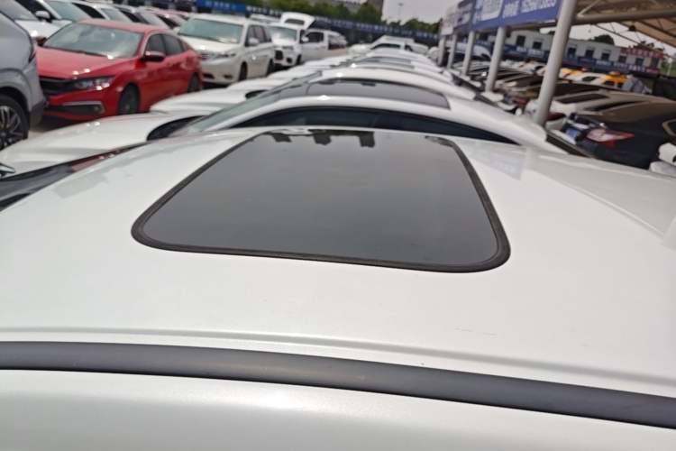 Used Honda Jade 2016 1.8L Automatic Comfort Elite Version 5 Seats Roof