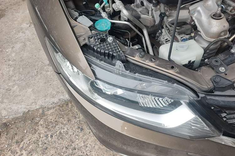 Used Honda Jade 2016 1.8L Automatic Comfort Elite Version 5 Seats Right Front Headlight