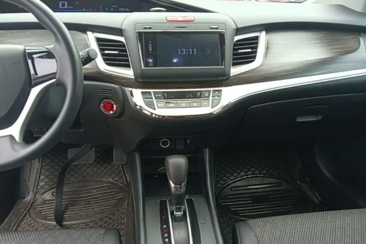 Used Honda Jade 2017 1.8L automatic Comfort version 5 seats Audio And AC Panel