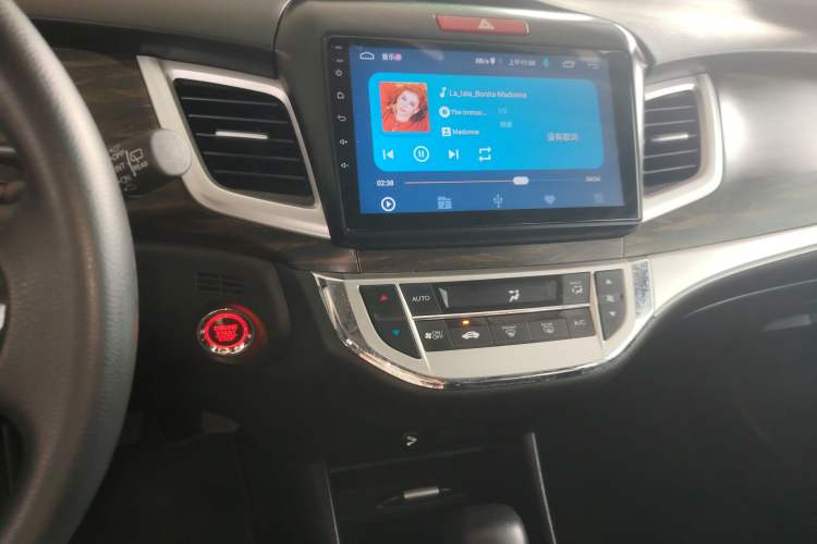 Used Honda Jade 2017 1.8L automatic Comfort version 5 seats Audio And AC Panel