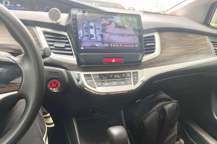 Used Honda Jade 2017 1.8L automatic Comfort version 5 seats Audio And AC Panel