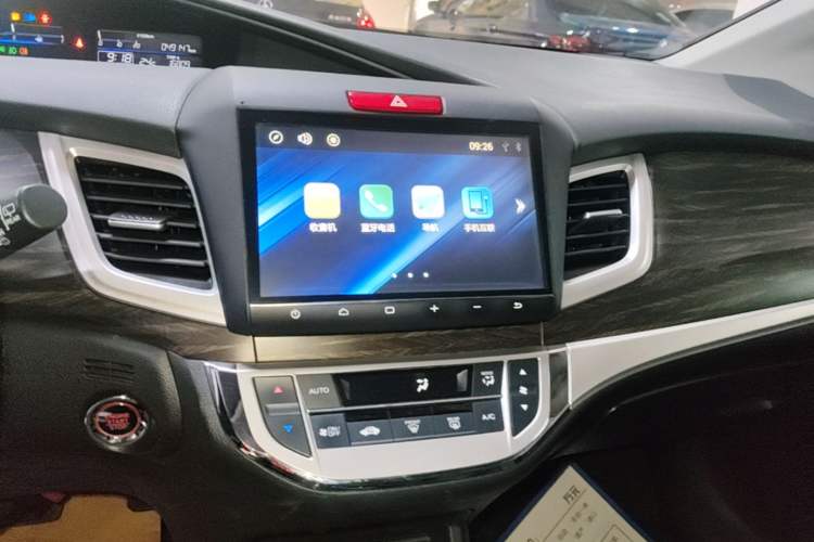 Used Honda Jade 2017 1.8L automatic Comfort version 5 seats Audio And AC Panel