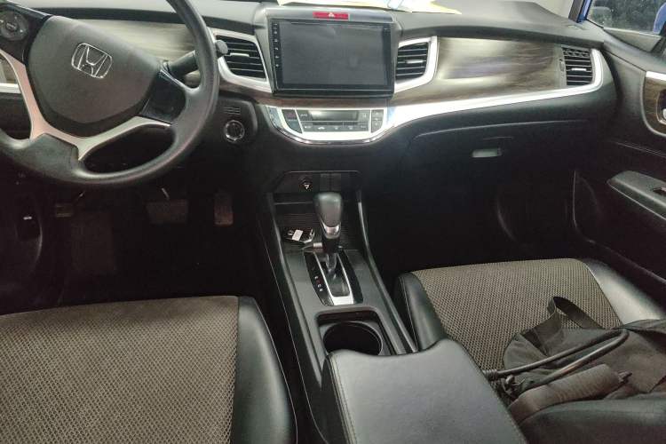 Used Honda Jade 2017 1.8L automatic Comfort version 5 seats Audio And AC Panel