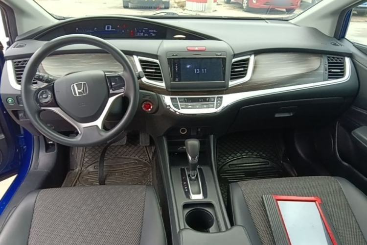 Used Honda Jade 2017 1.8L automatic Comfort version 5 seats Center Console