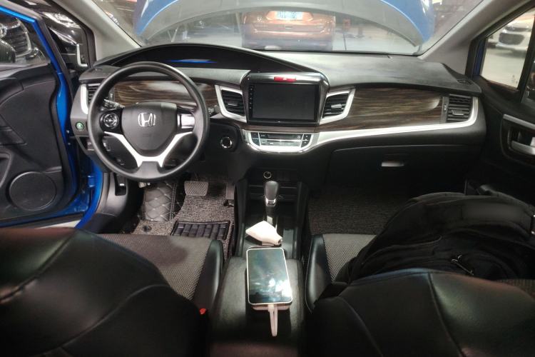 Used Honda Jade 2017 1.8L automatic Comfort version 5 seats Center Console