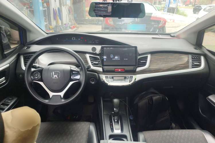Used Honda Jade 2017 1.8L automatic Comfort version 5 seats Center Console
