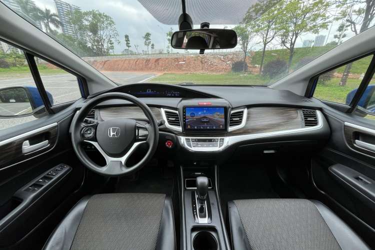 Used Honda Jade 2017 1.8L automatic Comfort version 5 seats Center Console