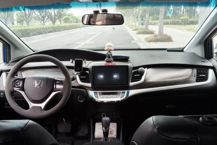 Used Honda Jade 2017 1.8L automatic Comfort version 5 seats Center Console