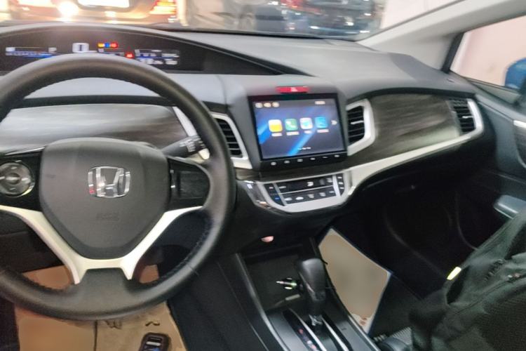 Used Honda Jade 2017 1.8L automatic Comfort version 5 seats Center Console