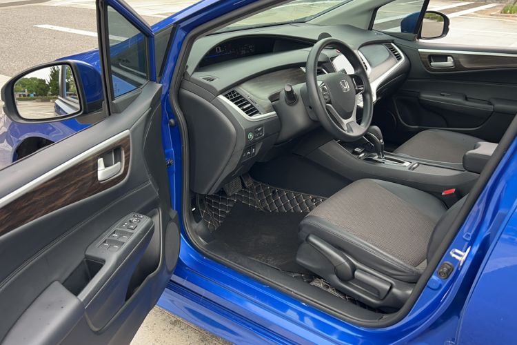 Used Honda Jade 2017 1.8L automatic Comfort version 5 seats Driver Seat