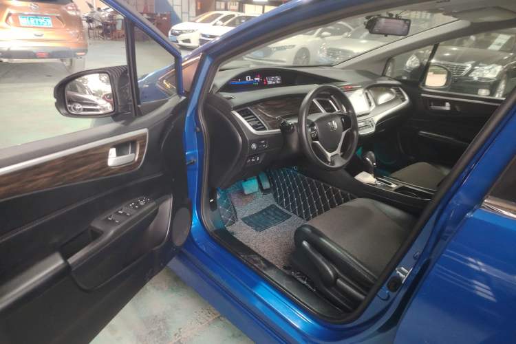 Used Honda Jade 2017 1.8L automatic Comfort version 5 seats Driver Seat