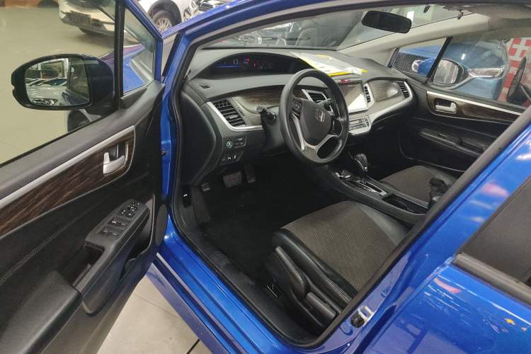 Used Honda Jade 2017 1.8L automatic Comfort version 5 seats Driver Seat