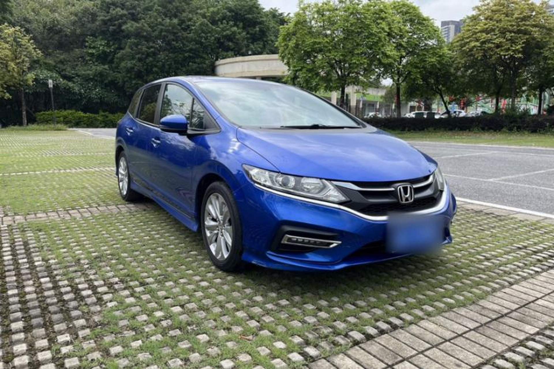 Used Honda Jade 2017 1.8L automatic Comfort version 5 seats Exterior 2