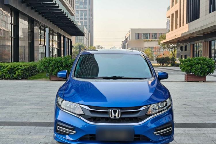 Used Honda Jade 2017 1.8L automatic Comfort version 5 seats Exterior 5