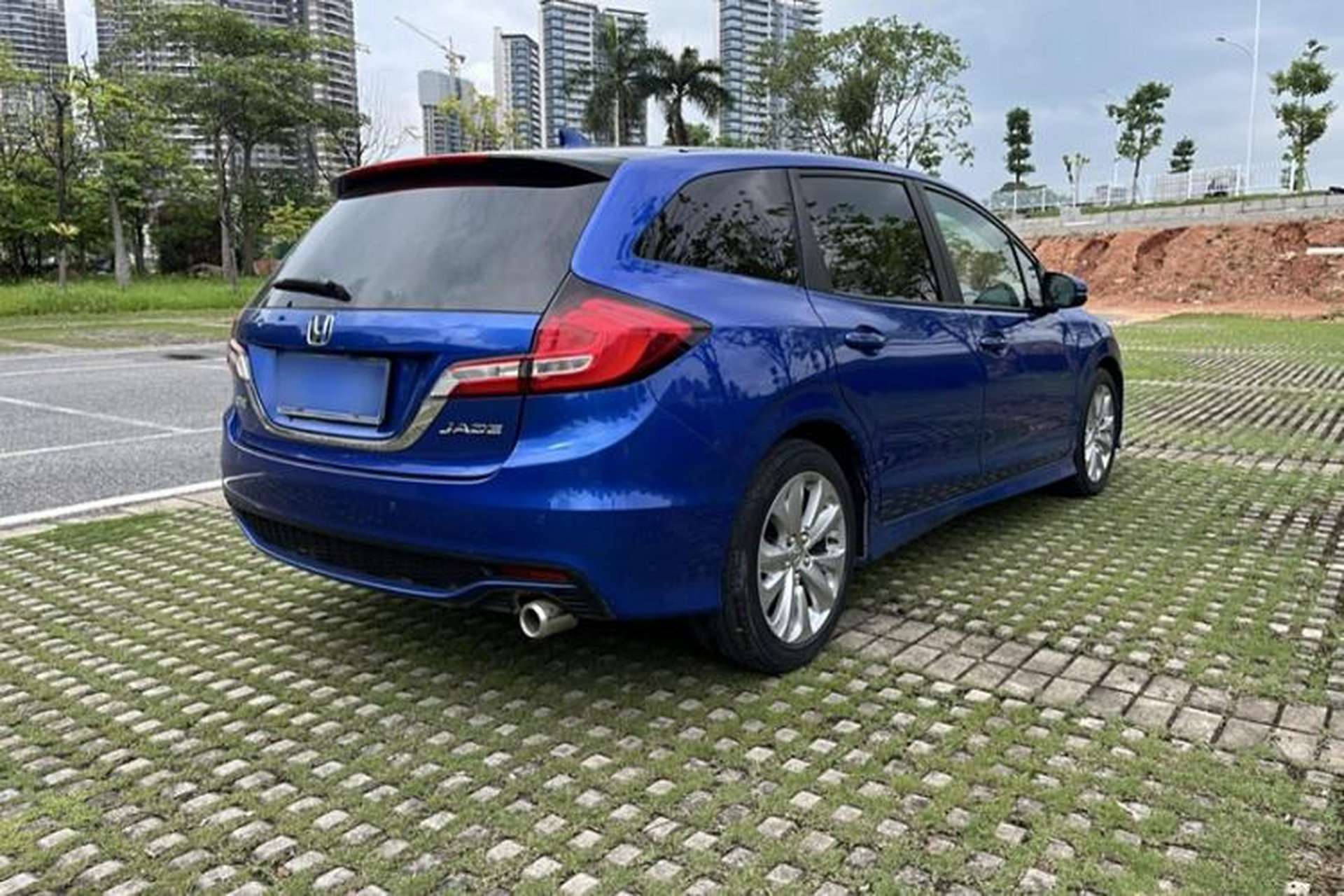 Used Honda Jade 2017 1.8L automatic Comfort version 5 seats Exterior 6