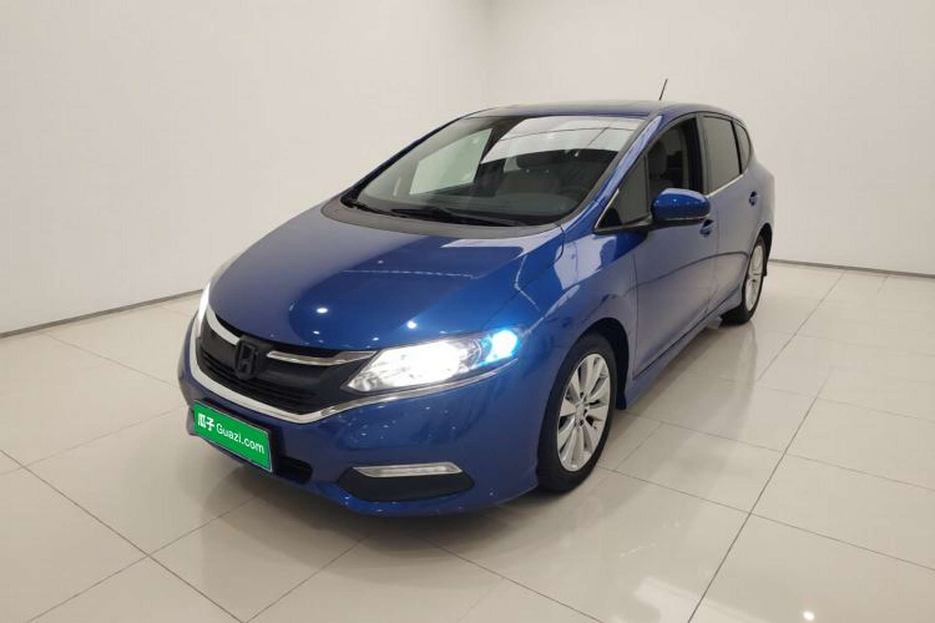 Used Honda Jade 2017 1.8L automatic Comfort version 5 seats Front Left 45 Deg