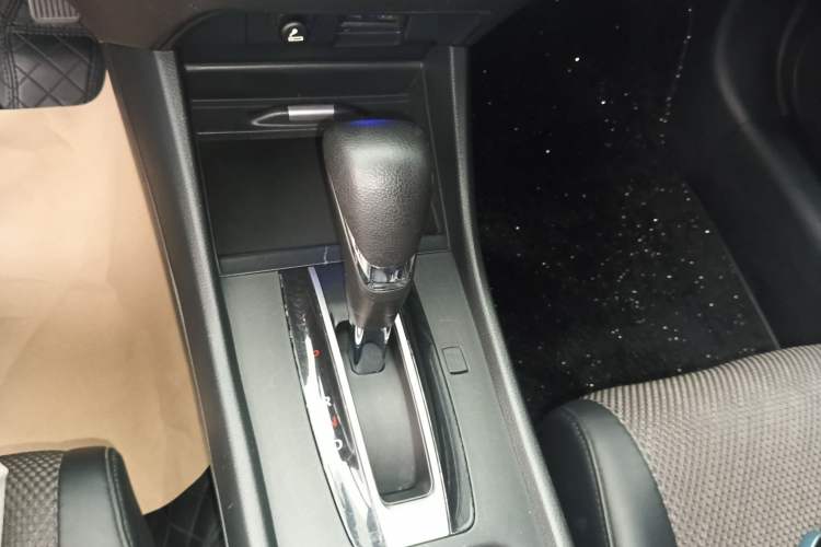 Used Honda Jade 2017 1.8L automatic Comfort version 5 seats Gear Lever