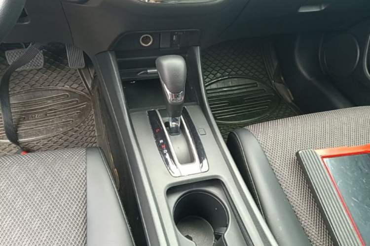 Used Honda Jade 2017 1.8L automatic Comfort version 5 seats Gear Lever