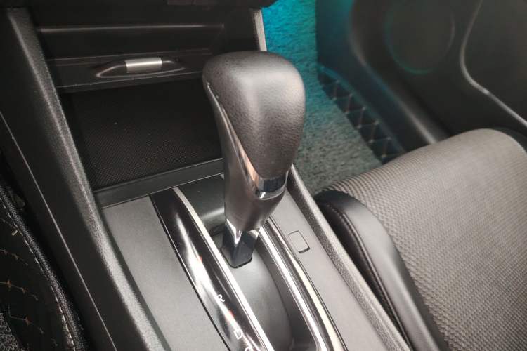 Used Honda Jade 2017 1.8L automatic Comfort version 5 seats Gear Lever