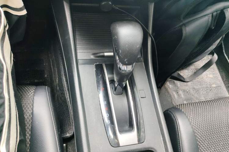 Used Honda Jade 2017 1.8L automatic Comfort version 5 seats Gear Lever