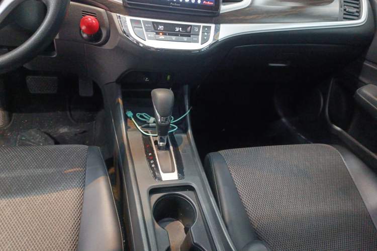 Used Honda Jade 2017 1.8L automatic Comfort version 5 seats Gear Lever