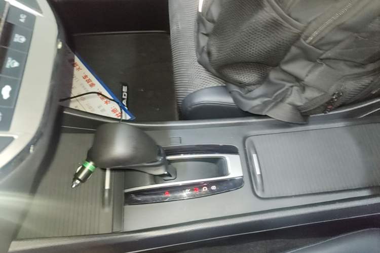 Used Honda Jade 2017 1.8L automatic Comfort version 5 seats Gear Lever