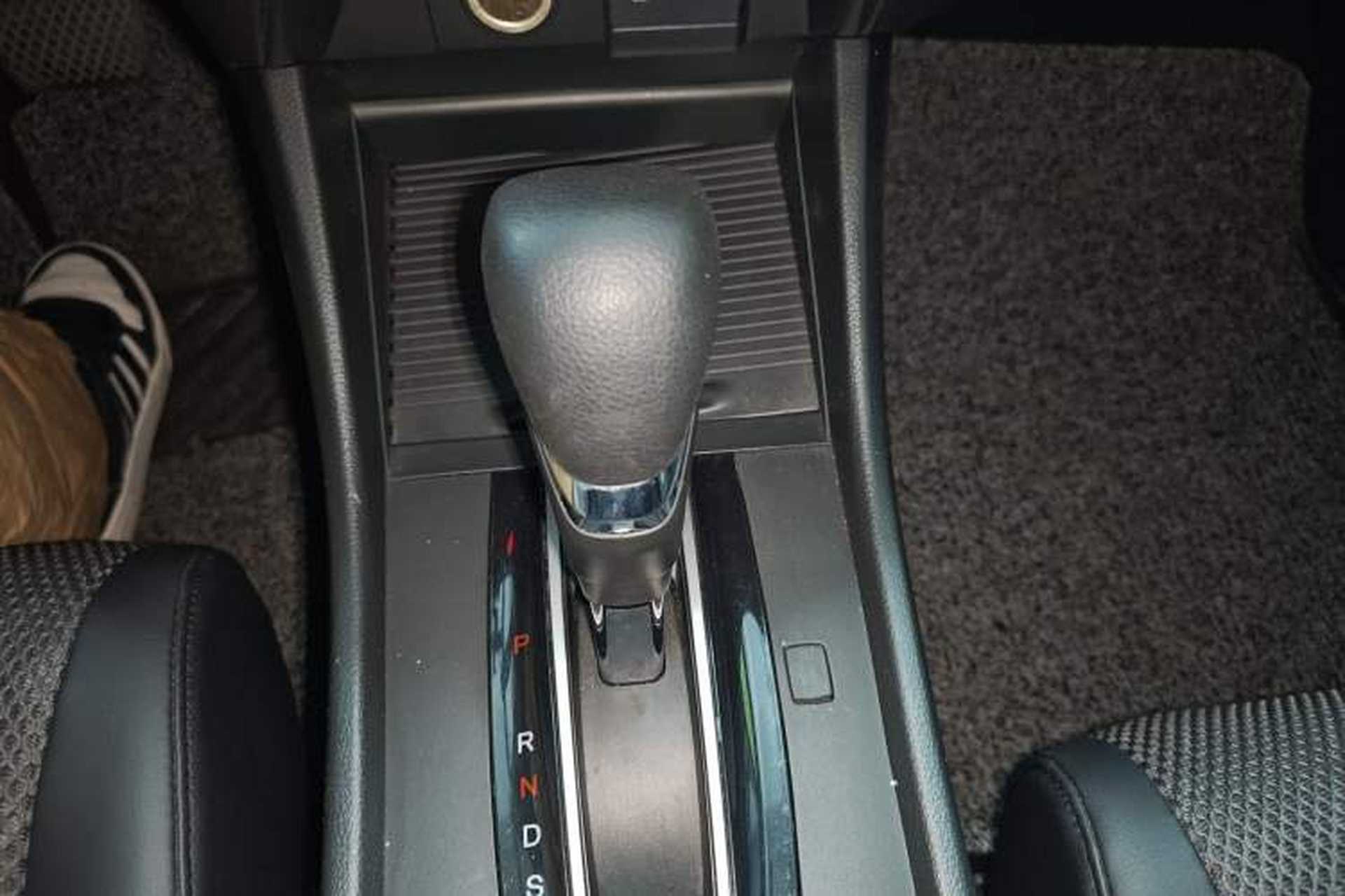 Used Honda Jade 2017 1.8L automatic Comfort version 5 seats Gear Lever