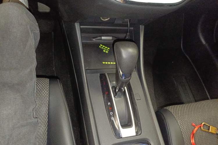 Used Honda Jade 2017 1.8L automatic Comfort version 5 seats Gear Lever