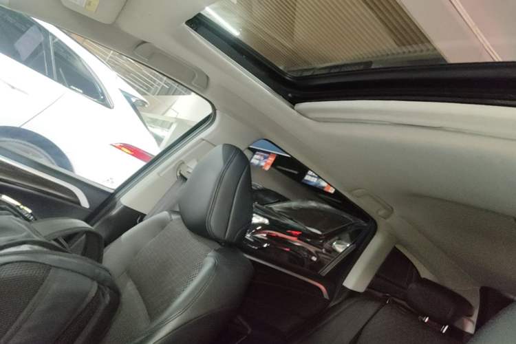 Used Honda Jade 2017 1.8L automatic Comfort version 5 seats Headliner