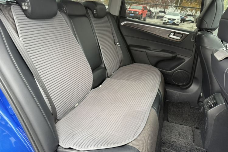 Used Honda Jade 2017 1.8L automatic Comfort version 5 seats Interior 10