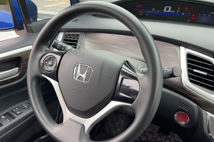 Used Honda Jade 2017 1.8L automatic Comfort version 5 seats Interior 12
