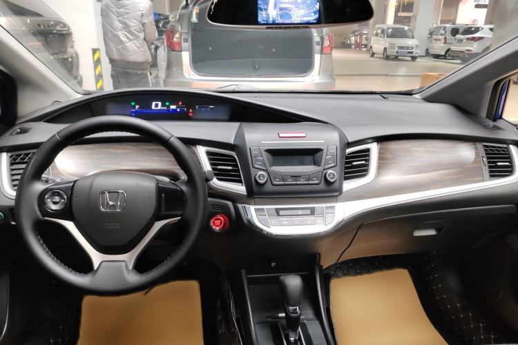 Used Honda Jade 2017 1.8L automatic Comfort version 5 seats Interior 2
