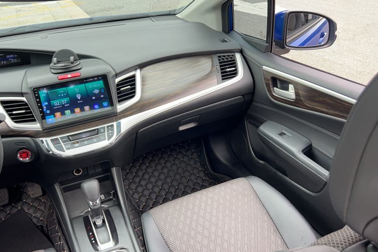 Used Honda Jade 2017 1.8L automatic Comfort version 5 seats Interior 3