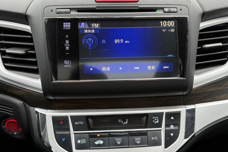 Used Honda Jade 2017 1.8L automatic Comfort version 5 seats Interior 3