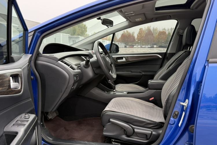 Used Honda Jade 2017 1.8L automatic Comfort version 5 seats Interior 4