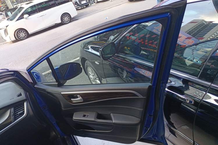 Used Honda Jade 2017 1.8L automatic Comfort version 5 seats Interior 5