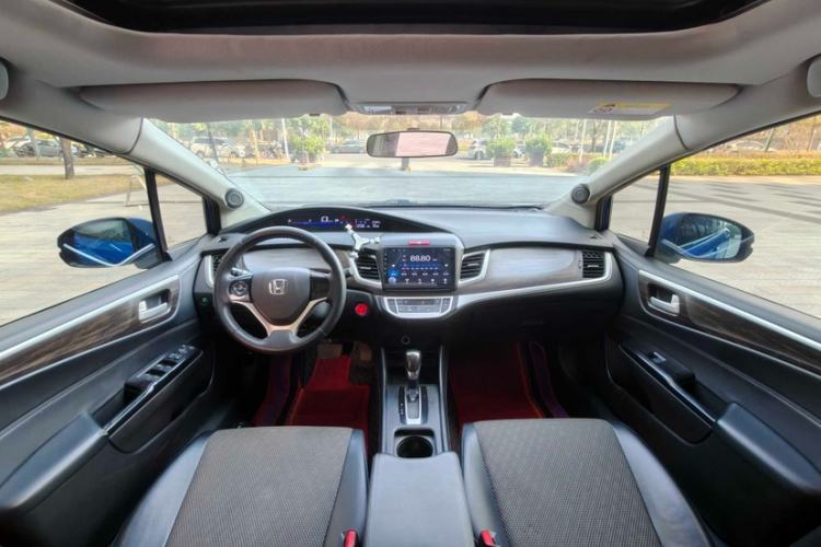 Used Honda Jade 2017 1.8L automatic Comfort version 5 seats Interior 6