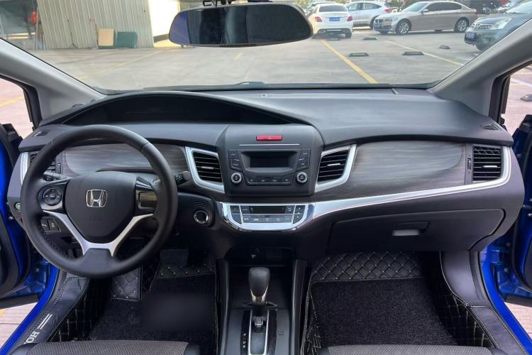 Used Honda Jade 2017 1.8L automatic Comfort version 5 seats Interior 6