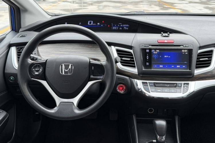 Used Honda Jade 2017 1.8L automatic Comfort version 5 seats Interior 7