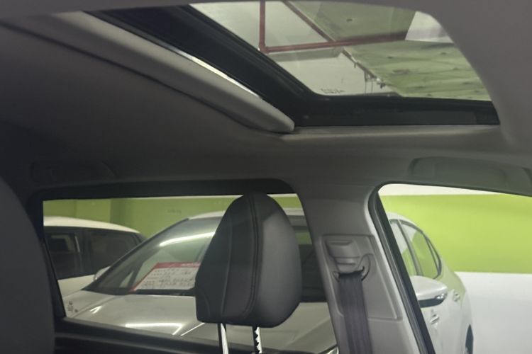Used Honda Jade 2017 1.8L automatic Comfort version 5 seats Interior 7