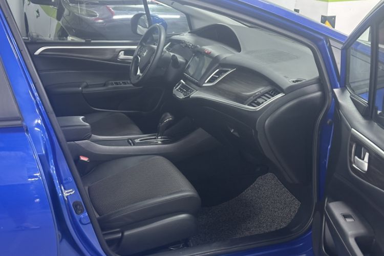 Used Honda Jade 2017 1.8L automatic Comfort version 5 seats Interior 9