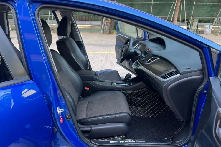 Used Honda Jade 2017 1.8L automatic Comfort version 5 seats Interior 9