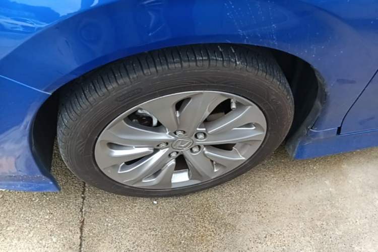 Used Honda Jade 2017 1.8L automatic Comfort version 5 seats Left Front Wheel Hub