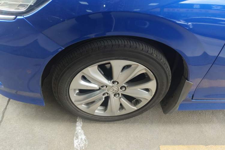 Used Honda Jade 2017 1.8L automatic Comfort version 5 seats Left Front Wheel Hub