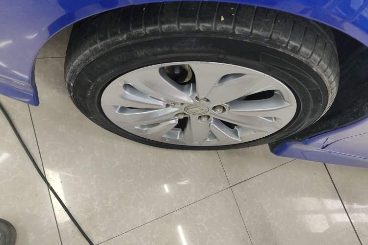 Used Honda Jade 2017 1.8L automatic Comfort version 5 seats Left Front Wheel Hub