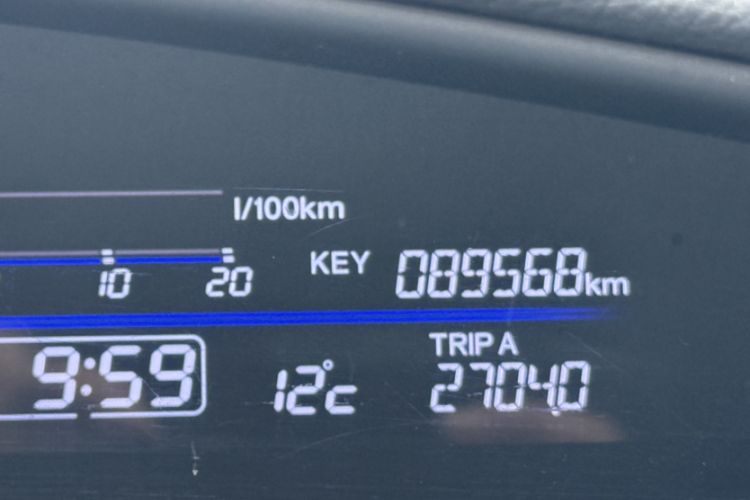 Used Honda Jade 2017 1.8L automatic Comfort version 5 seats Odometer Close Up