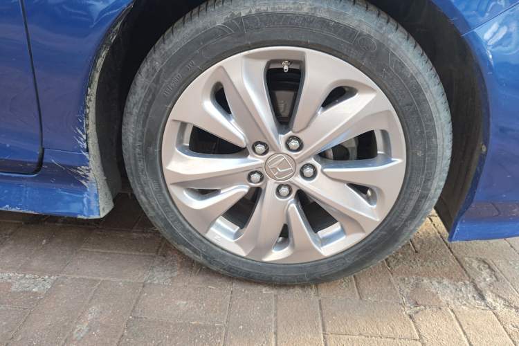 Used Honda Jade 2017 1.8L automatic Comfort version 5 seats Right Front Wheel Hub