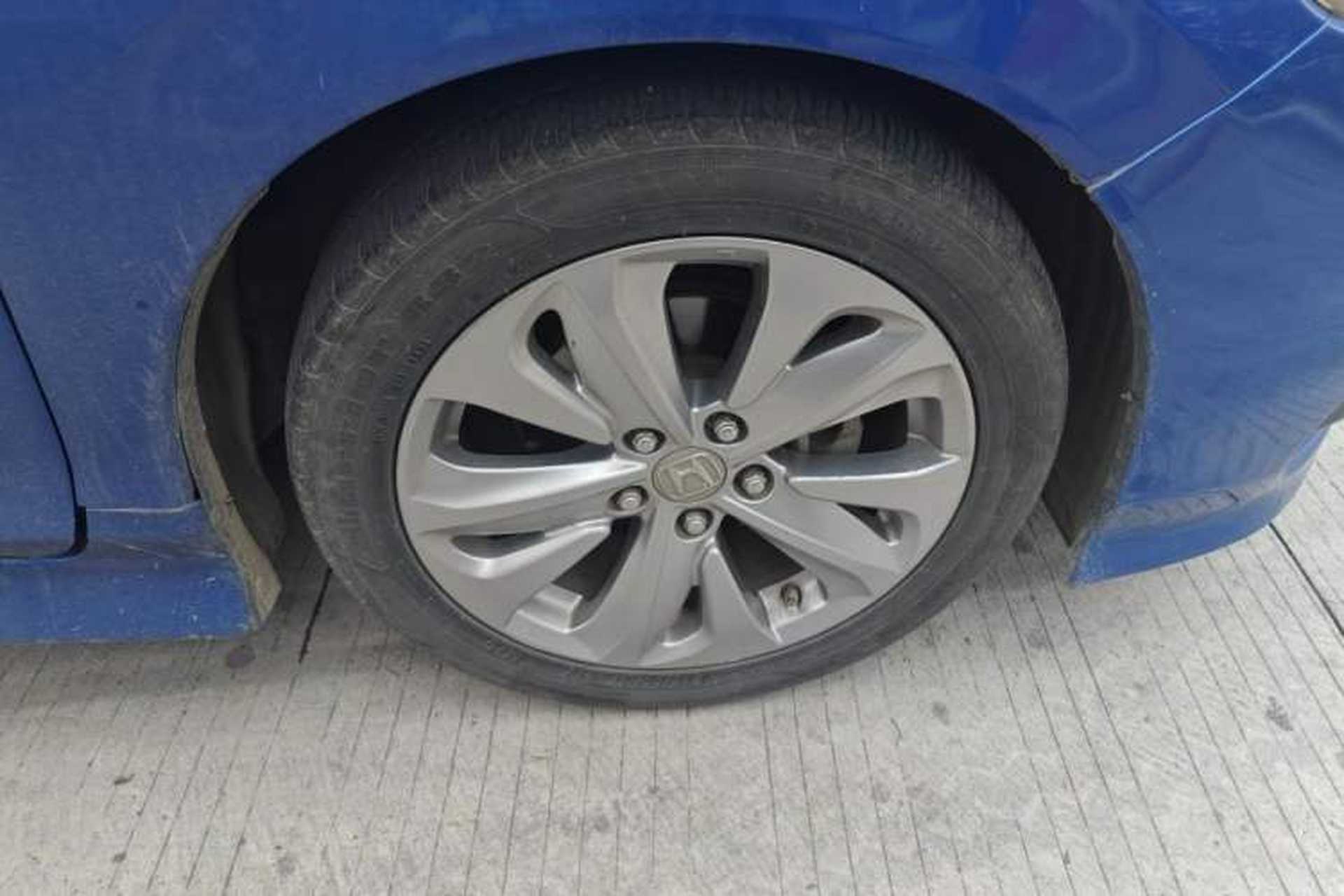 Used Honda Jade 2017 1.8L automatic Comfort version 5 seats Right Front Wheel Hub